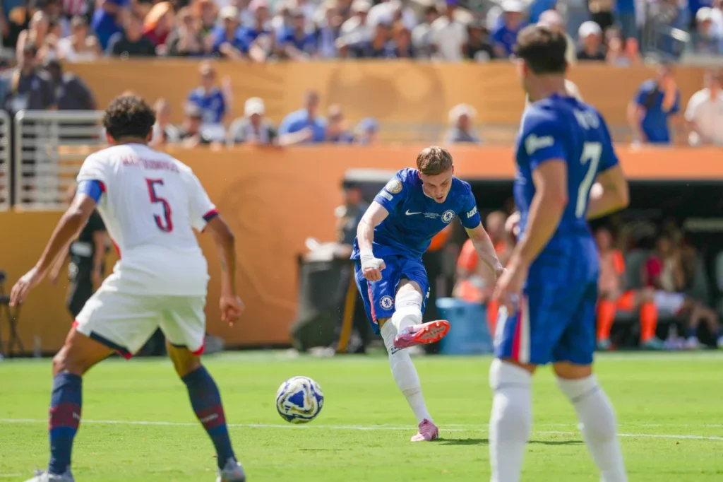 Palmer steals the show as Chelsea humble PSG.