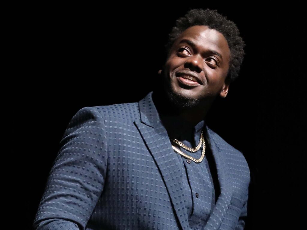 lifestyleug.com__Daniel Kaluuya in Golden Globe Awards 2021 (2)