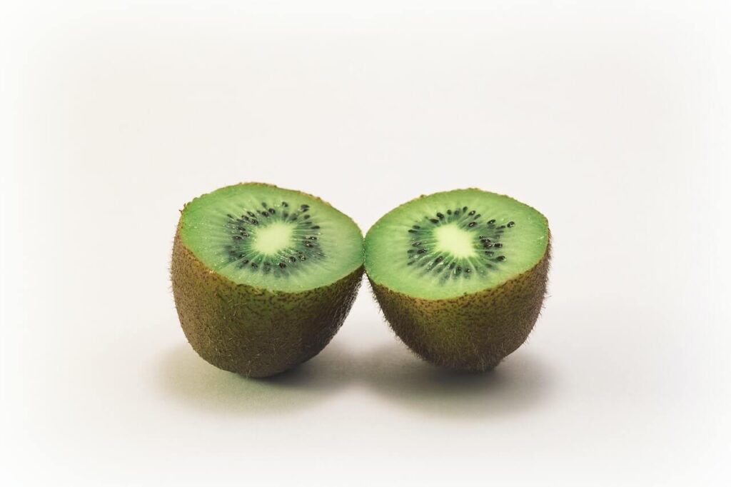 Kiwis are a low-calorie fruit 