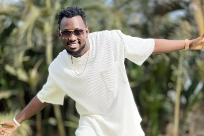 Levixone smiling outdoors in an all-white outfit and sunglasses, arms wide open